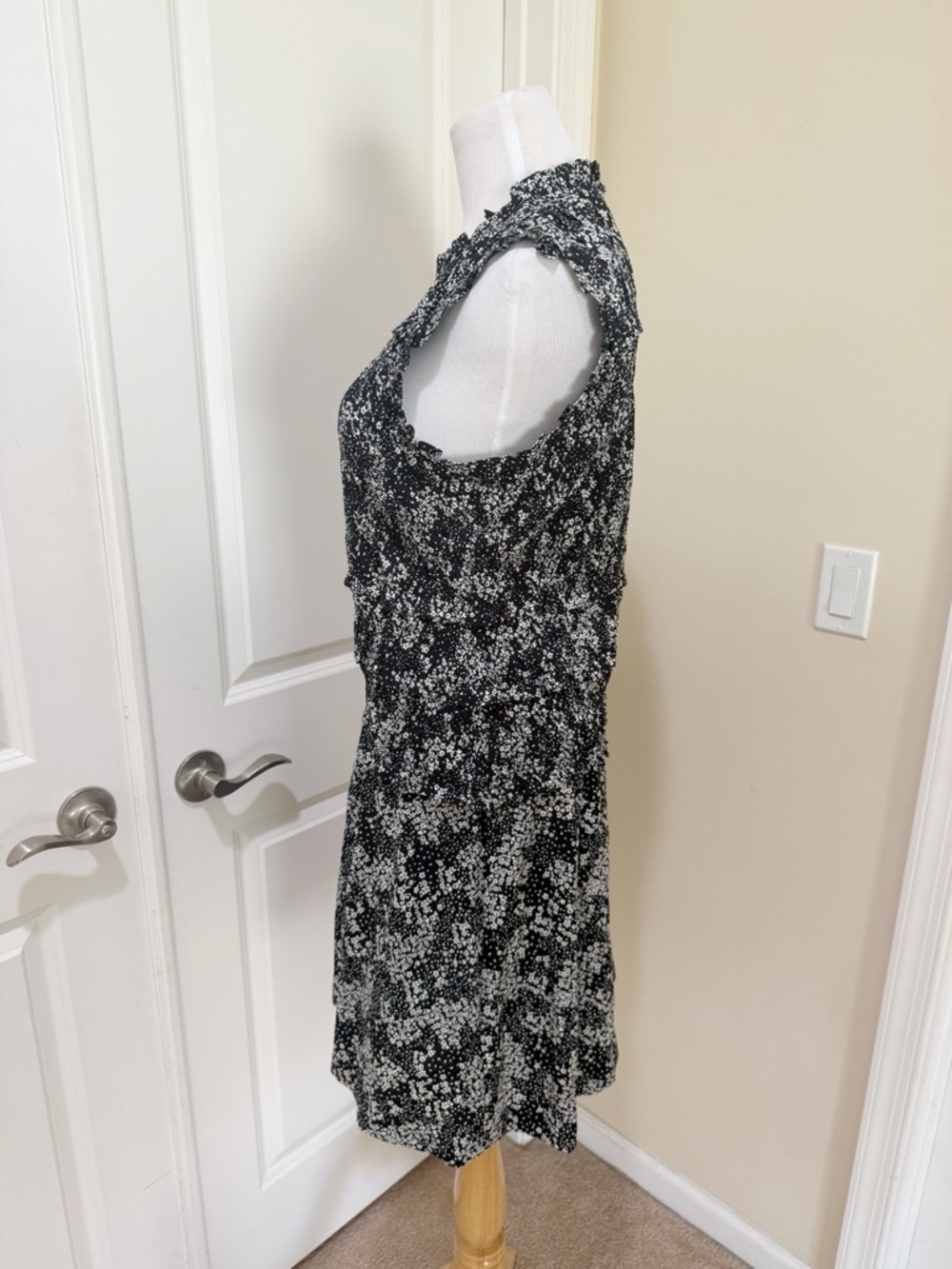 Madewell Smocked Crewneck Harper Floral Black White Mini Dress Floral Size 12 - Picture 5 of 9